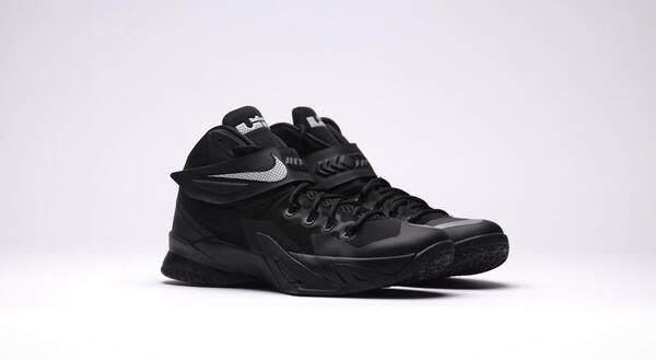 nike-zoom-soldier-viii-black-